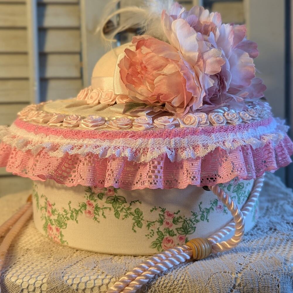 Vintage Bearington Collection upstyled pink rose hat box